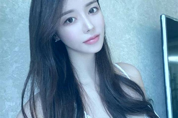 Layla, 27 — Escort in Huangmu, China