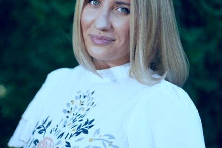 Layla, 27 — Escort in Mironeasa, Romania