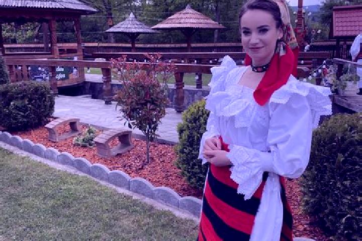 Layla, 27 — Escort in Rozavlea, Romania