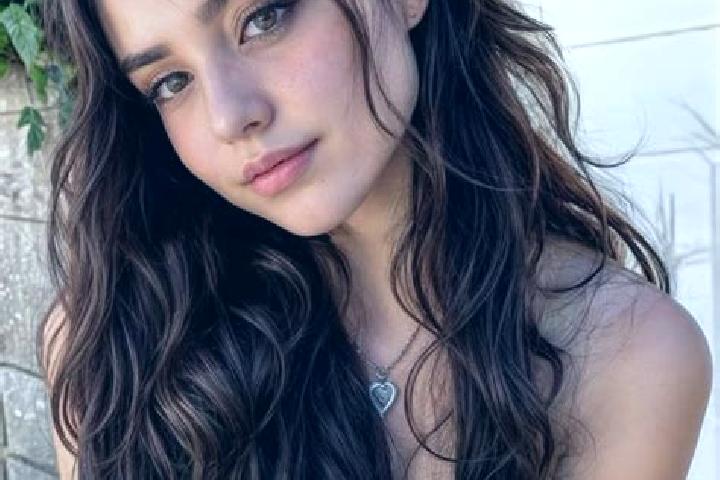Layla, 28, a auburn dark-eyed middle eastern companion based in Mulazzano. Offering 69, Couples, Overnight, Striptease, Girlfriend Experience. Available for ...