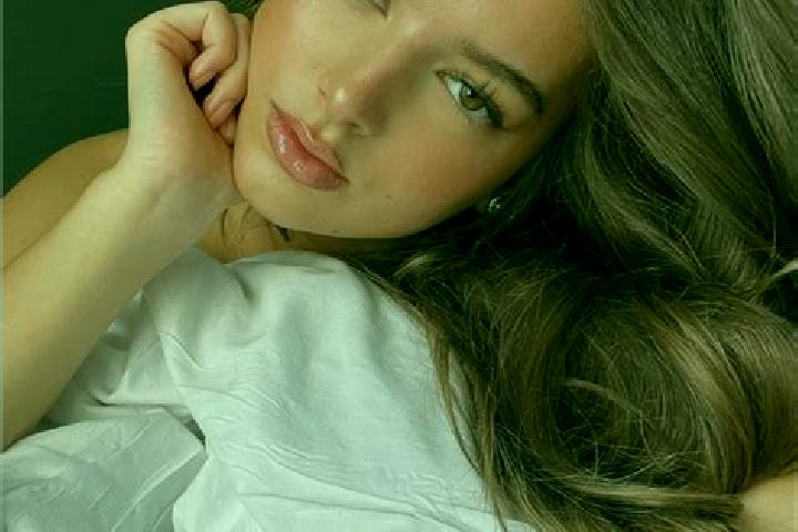 Layla, 28, a chestnut amber-eyed latina companion based in Vyhurivshchyna-Troyeshchyna. Offering Party Girl, Roleplay, Girlfriend Experience. Available for i...