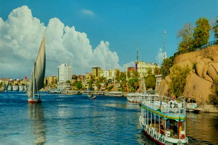Layla, 28 — Escort in Dishna, Egypt