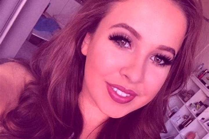 Layla, 29, a auburn amber-eyed mediterranean companion based in Velaine-en-Haye. Offering CIM, Domination, Couples, Fetish, Massage. Available for incall and...