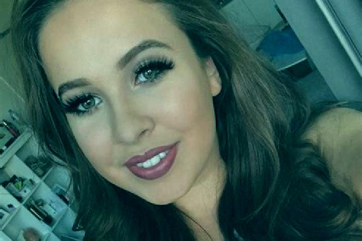 Layla, 29, a dark blonde amber-eyed latina companion based in Laguna Larga de Cortes. Offering Roleplay, Striptease, Overnight. Available for incall and outc...