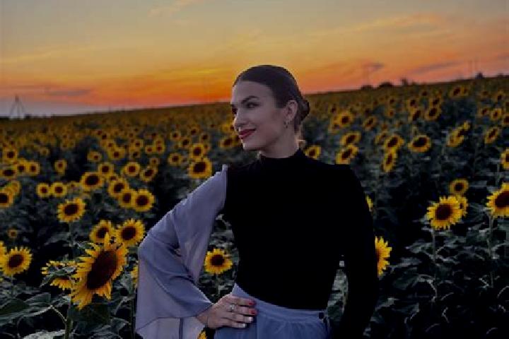 Layla, 29 — Escort in Bereznehuvate, Ukraine