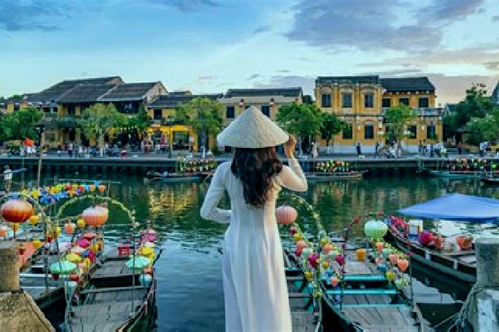 Layla, 29 — Escort in Di An, Vietnam