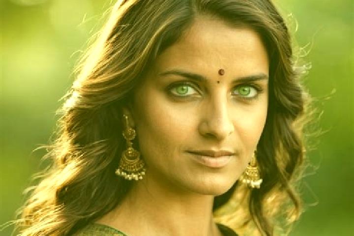 Layla, 30, a brunette green-eyed indian companion based in Derinsu. Offering Fetish, Couples. Available for incall and outcall, day and evening dates.