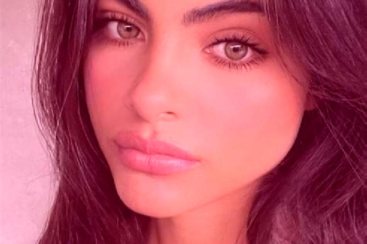 Layla, 30, a brunette green-eyed middle eastern companion based in Beacon Square. Offering Prostate Massage, Striptease, Fetish, Party Girl. Available for in...