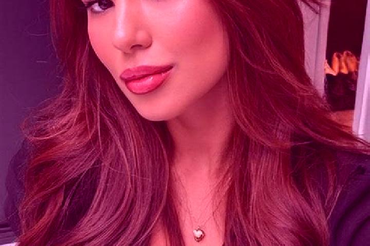 Layla, 30, a chestnut brown-eyed latina companion based in Vselibice. Offering Massage, Duos, OWO, Dinner Date. Available for incall and outcall, day and eve...