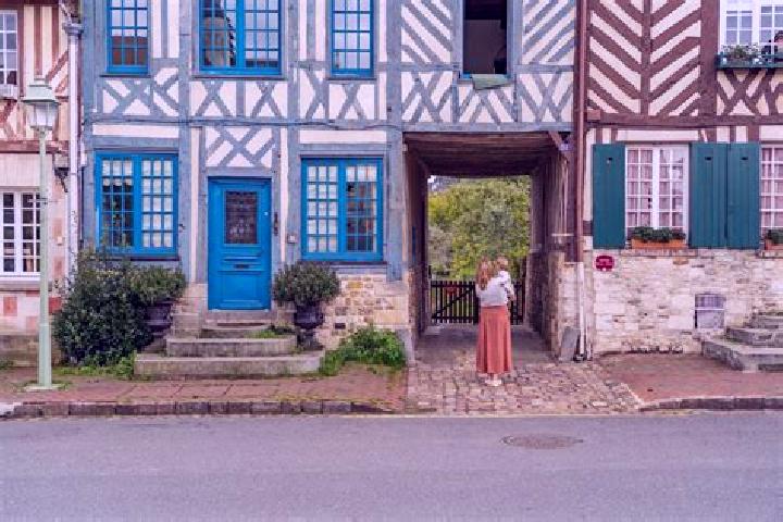 Layla, 30 — Escort in Moulle, France