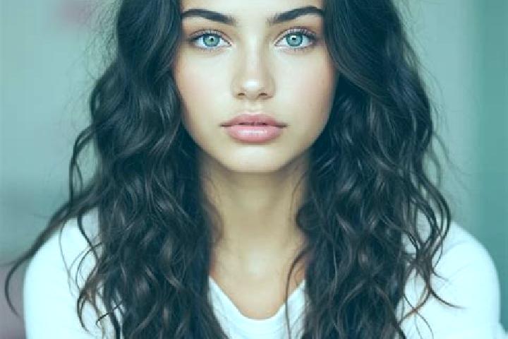 Layla, 31, a auburn amber-eyed mediterranean companion based in Long Layu. Offering CIM, GFE, Duos. Available for incall and outcall, overnight bookings avai...