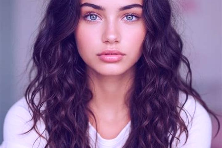 Layla, 31, a chestnut hazel-eyed mediterranean companion based in Imues. Offering Erotic Massage, Deep French Kissing, OWO, BDSM. Available for incall and ou...