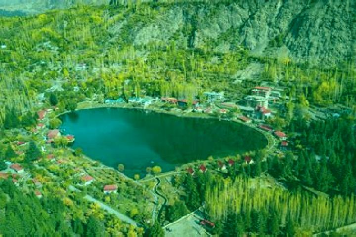 Layla, 31 — Escort in Garhiyasin, Pakistan