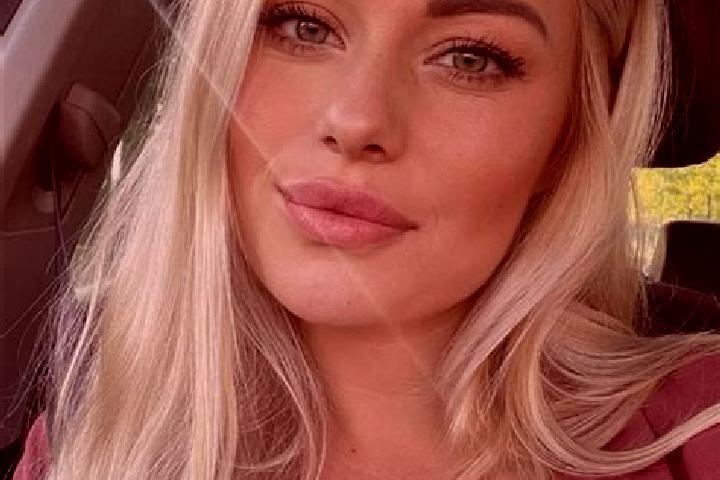 Layla, 33, a blonde hazel-eyed ebony companion based in Lochau. Offering Party Girl, Prostate Massage, Girlfriend Experience. Available for incall and outcal...