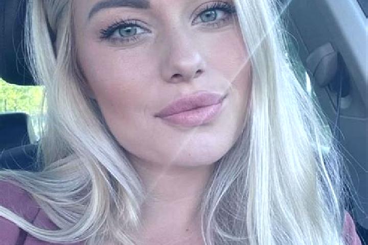 Layla, 33, a blonde hazel-eyed middle eastern companion based in Maud. Offering Erotic Massage, Fetish, OWO. Available for incall and outcall, day and evenin...