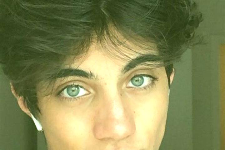 Layla, 33, a chestnut dark-eyed caucasian companion based in Saint-Prex. Offering Roleplay, GFE, Massage. Available for incall and outcall, day and evening d...