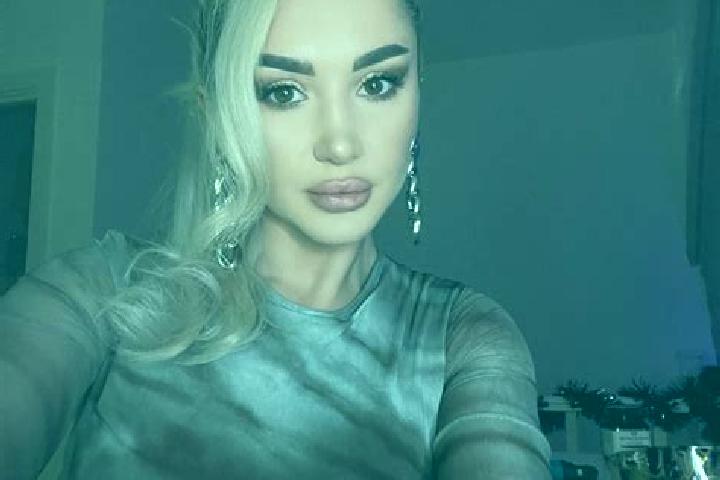 Layla, 33, a platinum blonde brown-eyed latina companion based in Zunhuadian. Offering Tantra, Domination, Travel Companion, Dinner Date. Available for incal...