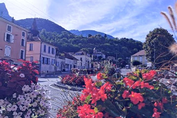 Layla, 33 — Escort in Cornillon, France
