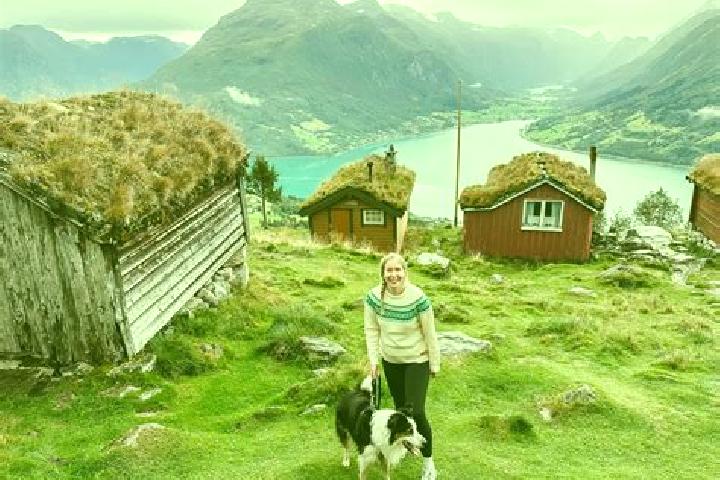 Layla, 33 — Escort in Fossby, Norway
