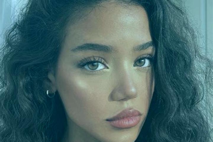 Layla, 34, a black brown-eyed asian companion based in Trnovci. Offering Fetish, Party Girl, Domination. Available for incall and outcall, day and evening da...