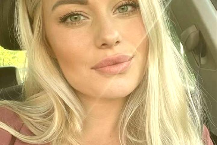 Layla, 34, a blonde hazel-eyed ebony companion based in Leon. Offering BDSM, Travel Companion, Massage, 69, Roleplay. Available for incall and outcall, overn...