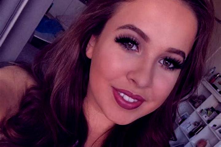 Layla, 34, a red grey-eyed mixed companion based in Hillen. Offering A-Level, Duos, Striptease, 69, Tantra. Available for incall and outcall, day and evening...