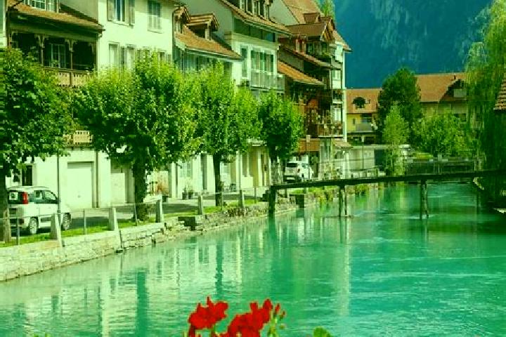 Layla, 34 — Escort in Bironico, Switzerland