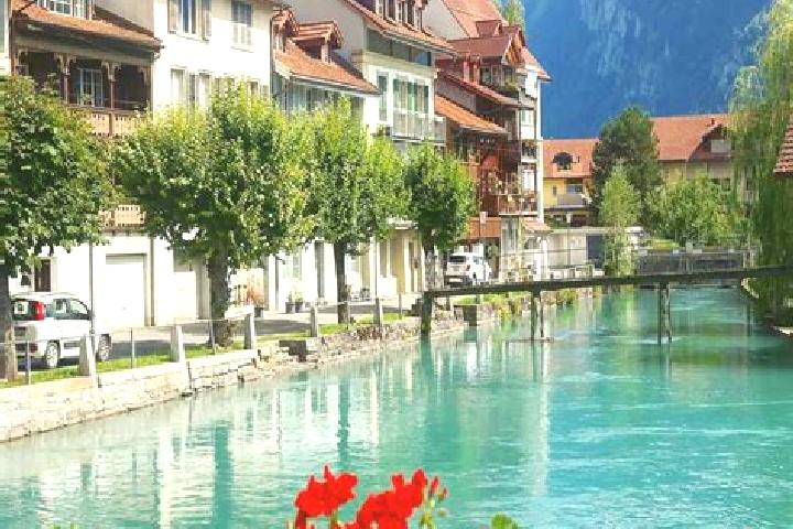 Layla, 34 — Escort in Homburg, Switzerland