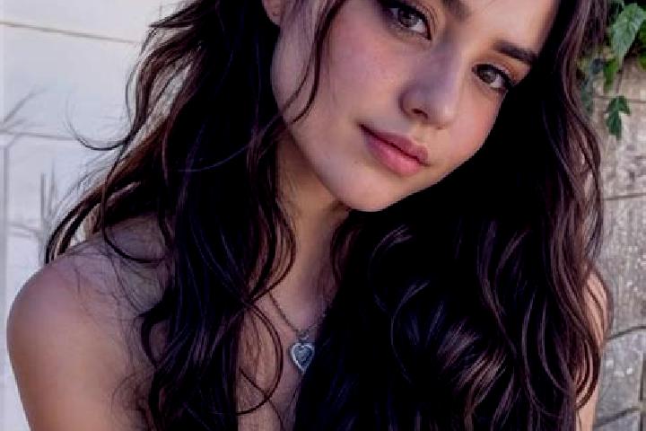 Layla, 35, a auburn amber-eyed middle eastern companion based in Methana. Offering 69, Massage, Dinner Date, A-Level. Available for incall and outcall, overn...