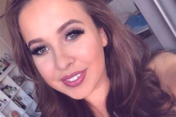 Layla, 35, a red dark-eyed slavic companion based in Khardi. Offering Overnight, Dinner Date, Striptease, Deep French Kissing. Available for incall and outca...