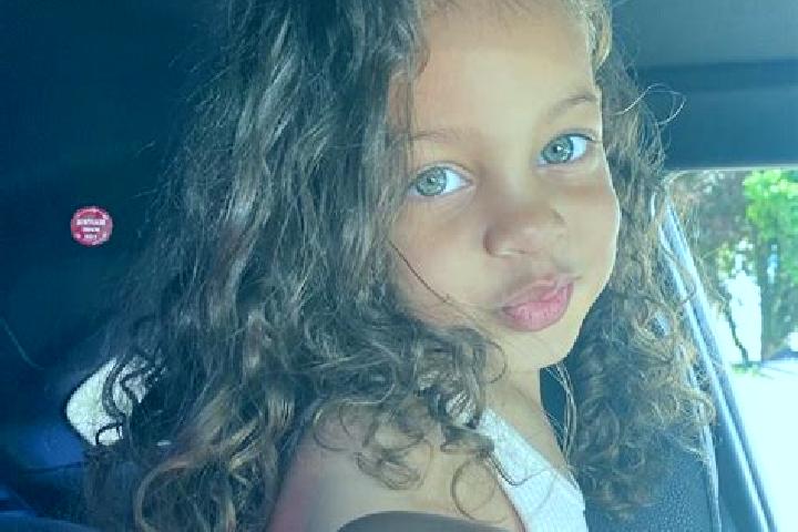 Layla, 36, a auburn blue-eyed mixed companion based in Stroppo. Offering Massage, Party Girl, Dinner Date, A-Level. Available for incall and outcall, day and...