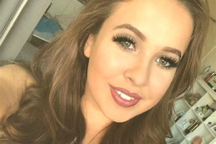Layla, 36, a chestnut amber-eyed caucasian companion based in Caprino Veronese. Offering Erotic Massage, CIM, BDSM, Duos, Dinner Date. Available for incall a...