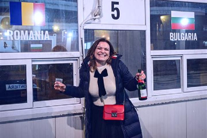 Layla, 36 — Escort in Boghicea, Romania
