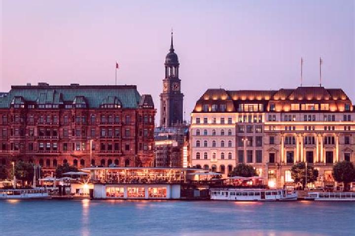 Layla, 36 — Escort in Storvreta, Sweden
