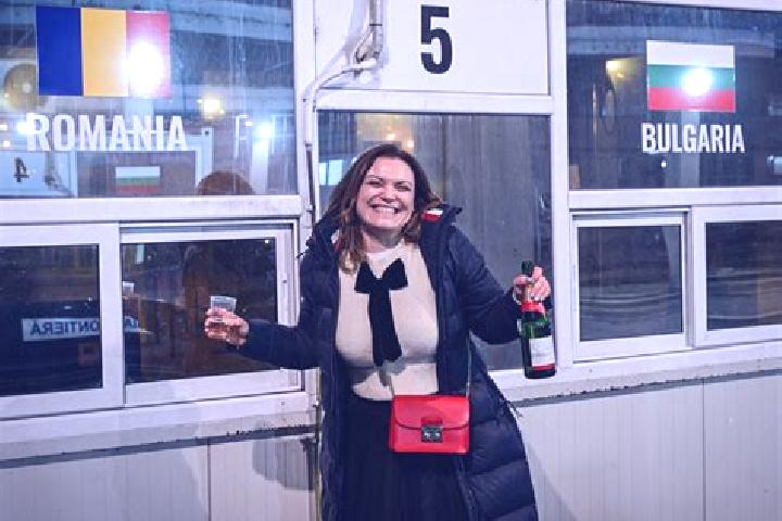 Layla, 36 — Escort in Tungujei, Romania