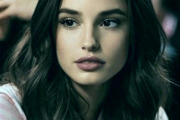 Layla, 37, a brunette brown-eyed middle eastern companion based in Kotvrdovice. Offering Striptease, 69, BDSM. Available for incall and outcall, day and even...