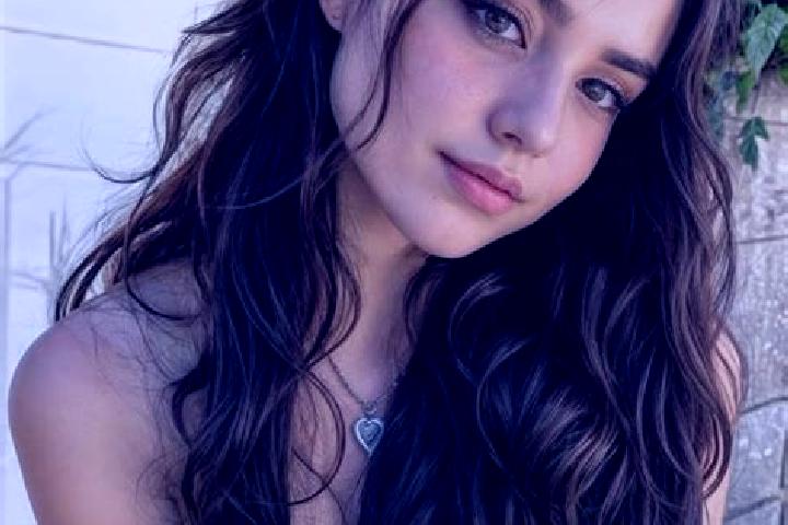 Layla, 38, a auburn amber-eyed middle eastern companion based in Aquilonia. Offering Roleplay, Striptease, 69. Available for incall and outcall, day and even...