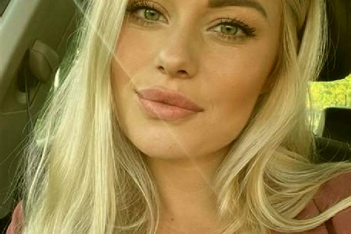 Layla, 38, a blonde hazel-eyed indian companion based in Leleasca. Offering Dinner Date, Massage, 69, Domination, BDSM. Available for incall and outcall, day...