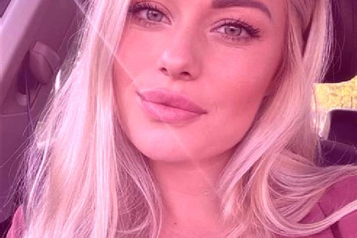 Layla, 38, a blonde hazel-eyed middle eastern companion based in Esen. Offering Striptease, 69, Roleplay. Available for incall and outcall, overnight booking...