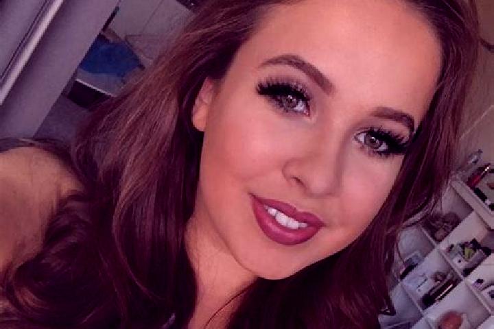Lillian, 20, a red dark-eyed mediterranean companion based in West Hoxton. Offering A-Level, Travel Companion. Available for incall and outcall, day and even...