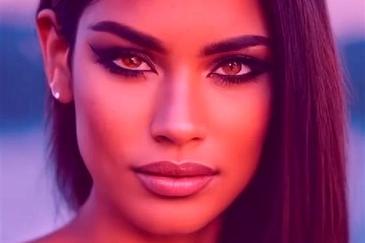 Lillian, 20, a red green-eyed latina companion based in Chai Buri. Offering GFE, Striptease, Duos. Available for incall and outcall, day and evening dates.