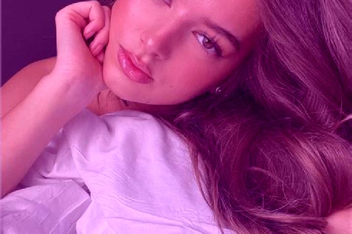 Lillian, 20, a red hazel-eyed latina companion based in Baiquan. Offering BDSM, Dinner Date, GFE. Available for incall and outcall, overnight bookings availa...