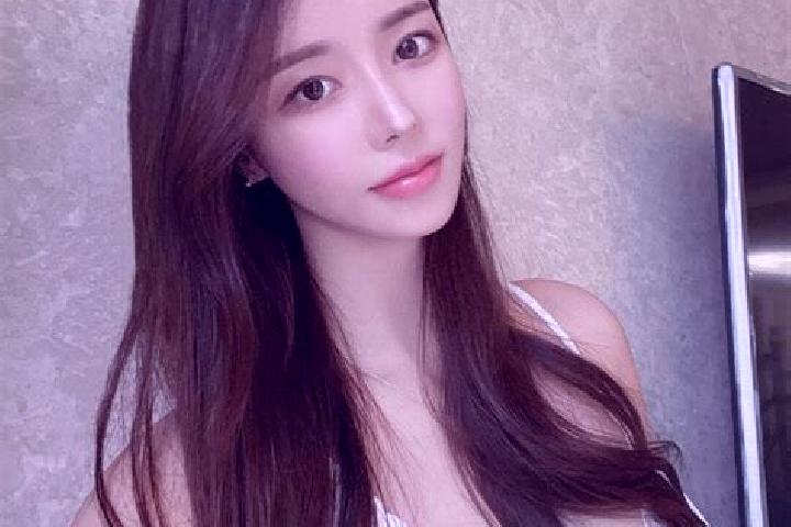 Lillian, 20 — Escort in Breda, Spain