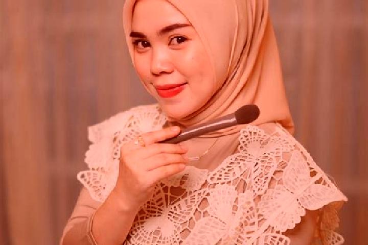 Lillian, 20 — Escort in Isimu, Indonesia