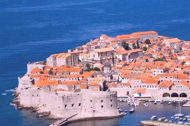 Lillian, 20 — Escort in Lovinac, Croatia