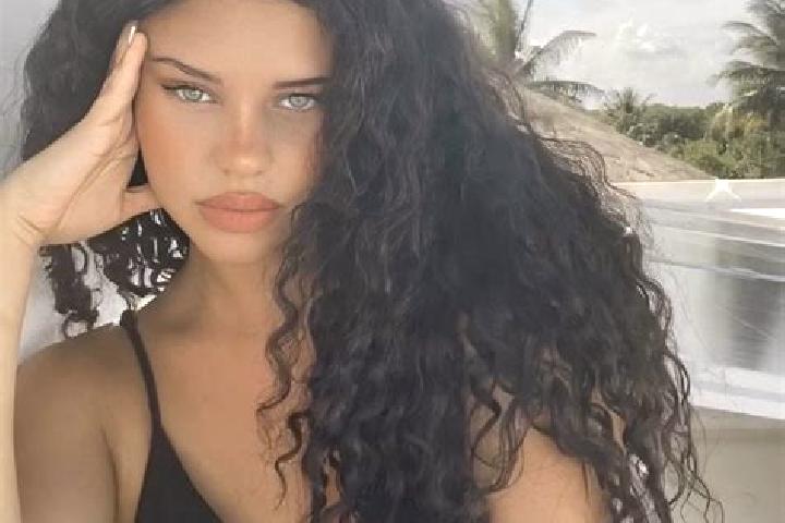 Lillian, 21, a black grey-eyed latina companion based in Pitoi. Offering Dinner Date, Domination, Duos, Tantra, Party Girl. Available for incall and outcall,...