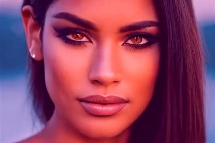 Lillian, 21, a brunette dark-eyed latina companion based in Luna. Offering Travel Companion, Overnight, CIM, GFE. Available for incall and outcall, overnight...