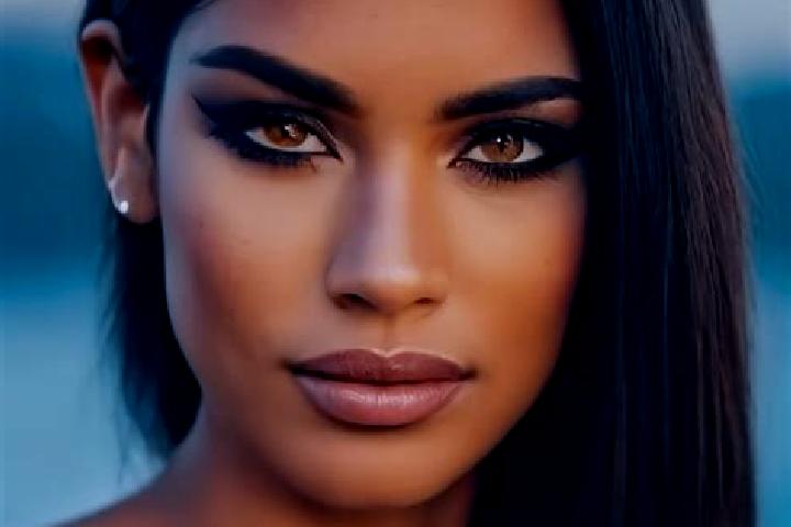 Lillian, 21, a chestnut amber-eyed latina companion based in Barrou. Offering Duos, Prostate Massage, Overnight, Couples. Available for incall and outcall, o...