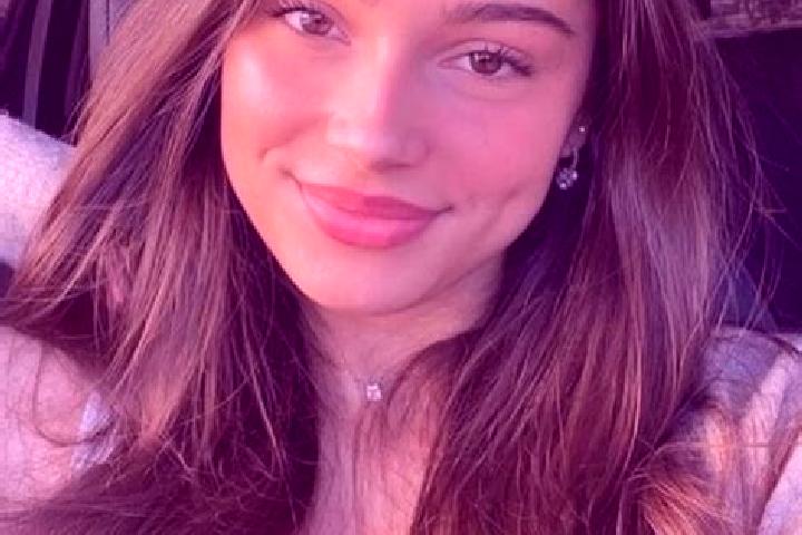 Lillian, 21, a chestnut hazel-eyed latina companion based in Coccaglio. Offering Domination, Erotic Massage, Massage. Available for incall and outcall, overn...