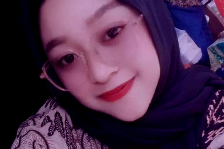 Lillian, 21 — Escort in Sambong, Indonesia